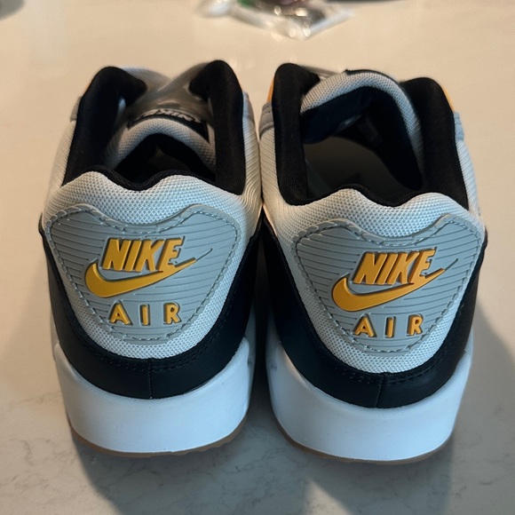 NEW! 10.5 Men's Air Max 90 Gum Bottoms! Ochre Yellow, Grey, White and Black - Picture 3 of 6